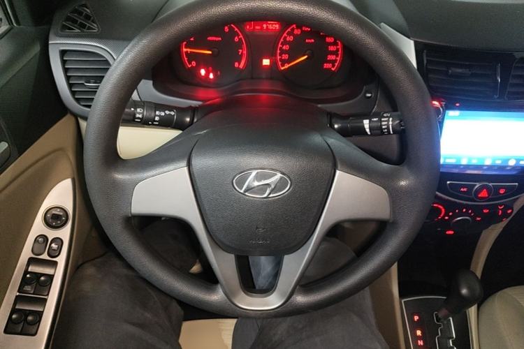 Used Hyundai Verna (older generation) 2014 1.4L Automatic Smart GLS Steering Wheel