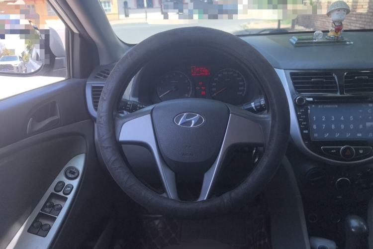 Used Hyundai Verna (older generation) 2014 1.4L Automatic Smart GLS Steering Wheel