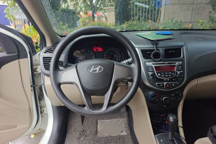 Used Hyundai Verna (older generation) 2014 1.4L Automatic Smart GLS Steering Wheel