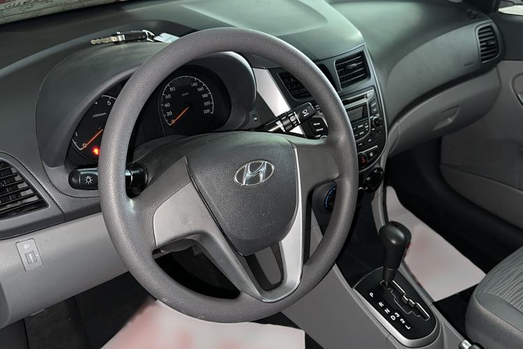 Used Hyundai Verna (older generation) 2014 1.4L Automatic Smart GLS Steering Wheel