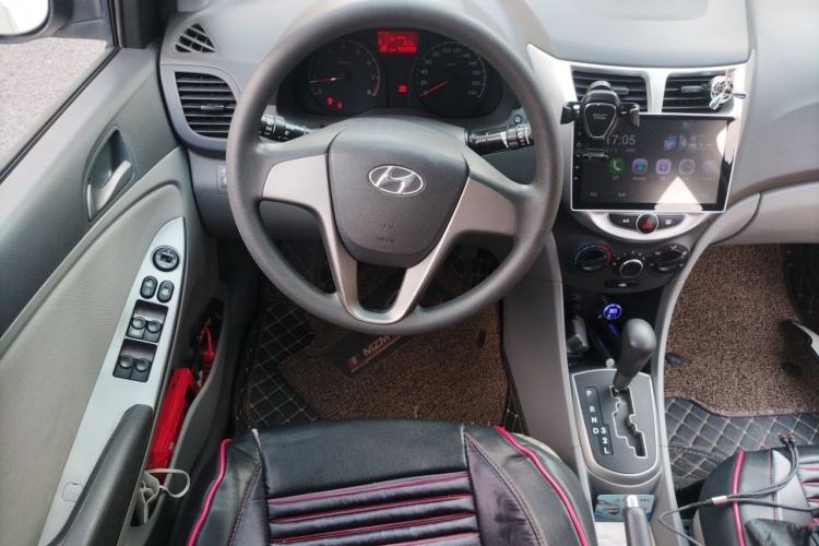 Used Hyundai Verna (older generation) 2014 1.4L Automatic Smart GLS Steering Wheel