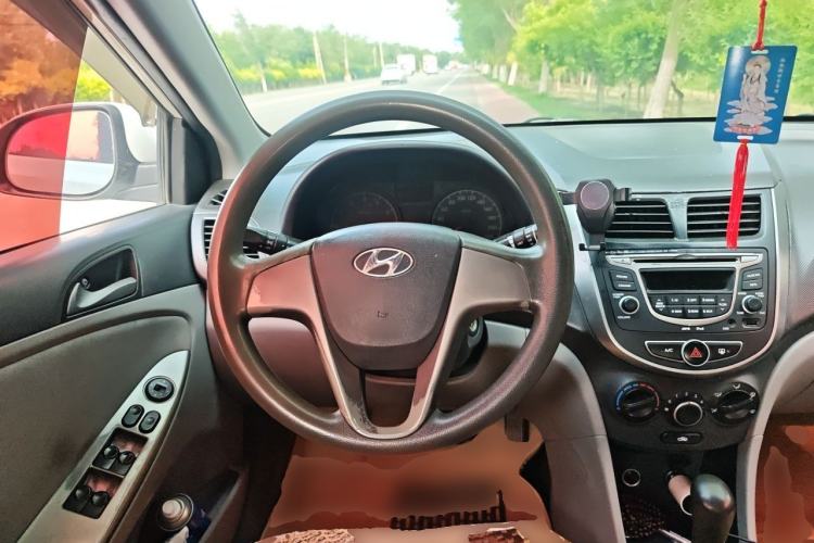 Used Hyundai Verna (older generation) 2014 1.4L Automatic Smart GLS Steering Wheel