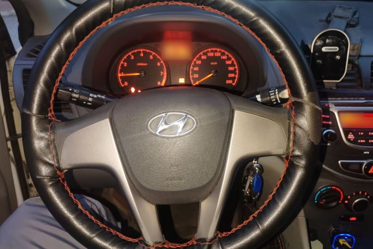 Used Hyundai Verna (older generation) 2014 1.4L Automatic Fashion GS Model Steering Wheel