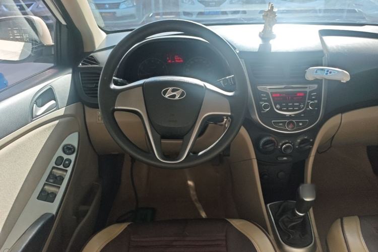 Used Hyundai Verna (older generation) 2014 1.4L Manual Smart GLS Trim Steering Wheel