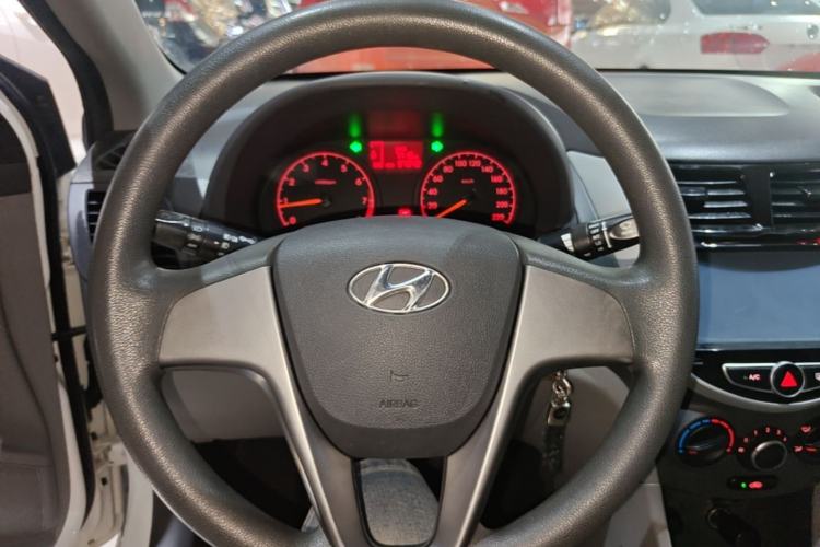 Used Hyundai Verna (older generation) 2014 1.4L Manual Smart GLS Trim Steering Wheel