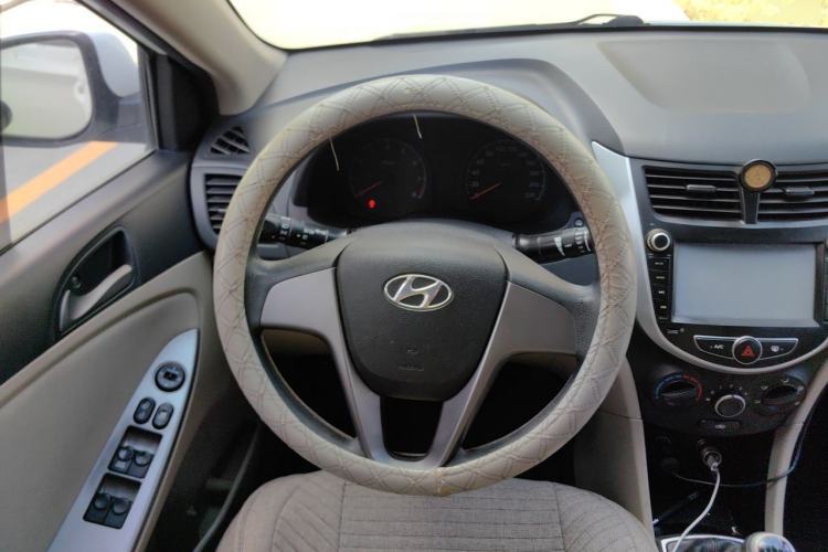 Used Hyundai Verna (older generation) 2014 1.4L Manual Smart GLS Trim Steering Wheel
