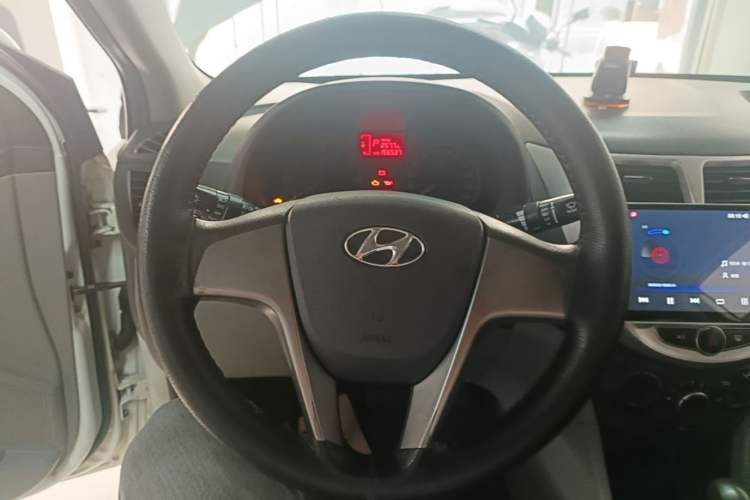 Used Hyundai Verna (older generation) 2014 1.4L Automatic Smart GLS Steering Wheel