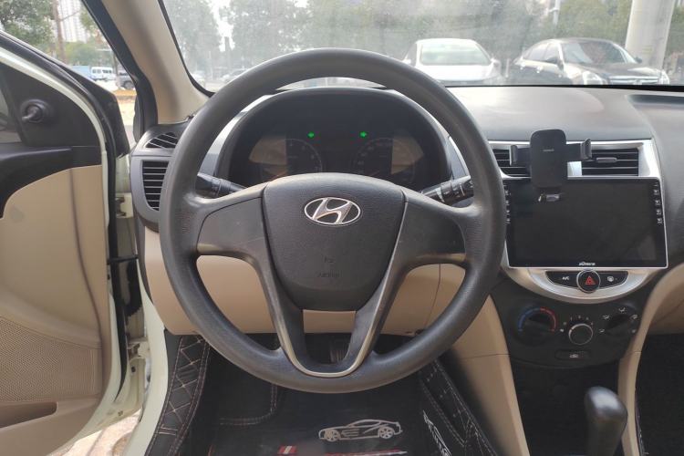 Used Hyundai Verna (older generation) 2014 1.4L Automatic Fashion GS Model Steering Wheel
