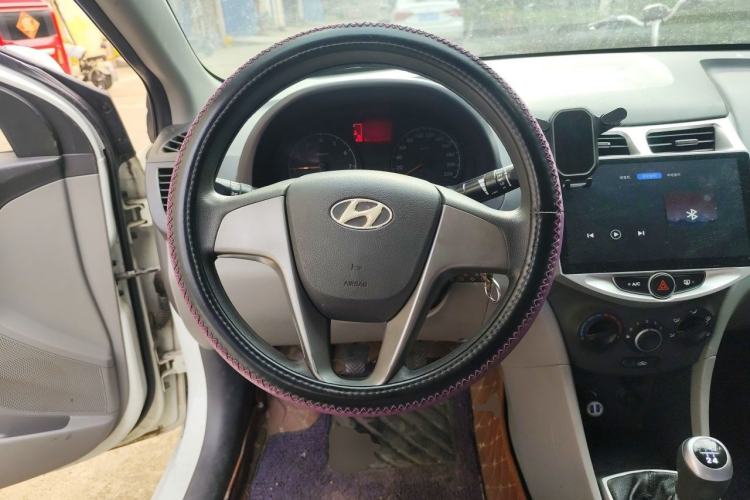 Used Hyundai Verna (older generation) 2014 1.4L Manual Smart GLS Trim Steering Wheel