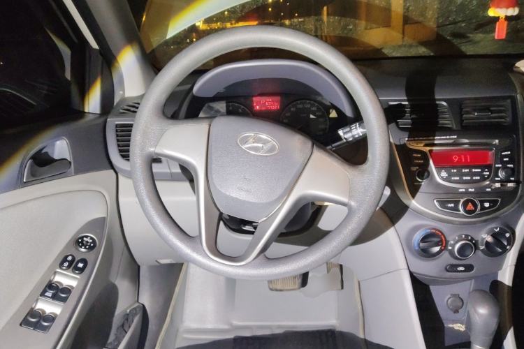 Used Hyundai Verna (older generation) 2014 1.4L Automatic Smart GLS Steering Wheel