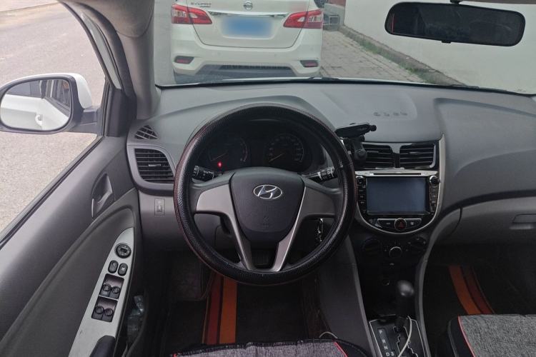 Used Hyundai Verna (older generation) 2014 1.4L Automatic Smart GLS Steering Wheel