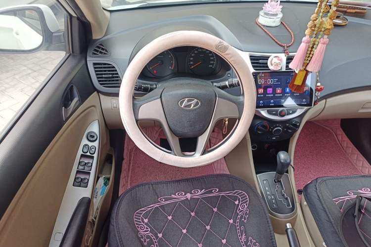 Used Hyundai Verna (older generation) 2014 1.4L Automatic Smart GLS Steering Wheel