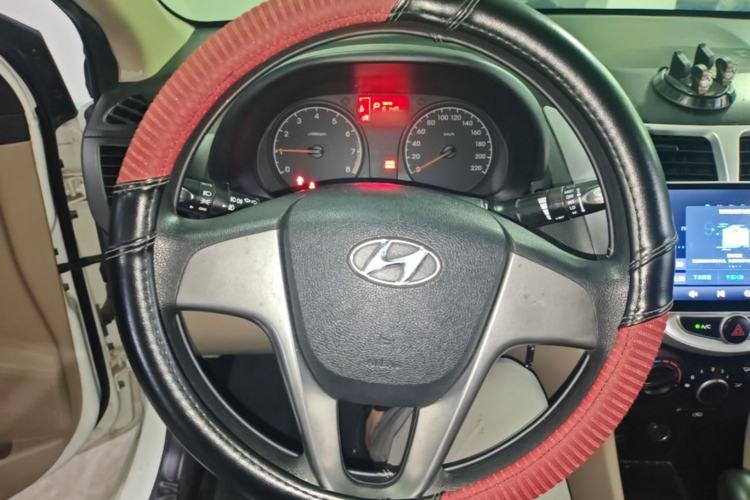Used Hyundai Verna (older generation) 2014 1.4L Automatic Smart GLS Steering Wheel