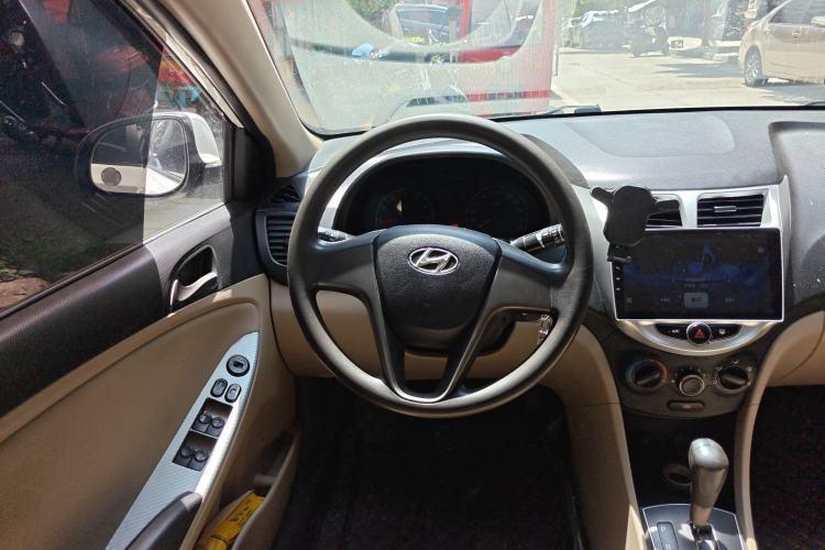 Used Hyundai Verna (older generation) 2014 1.4L Automatic Smart GLS Steering Wheel