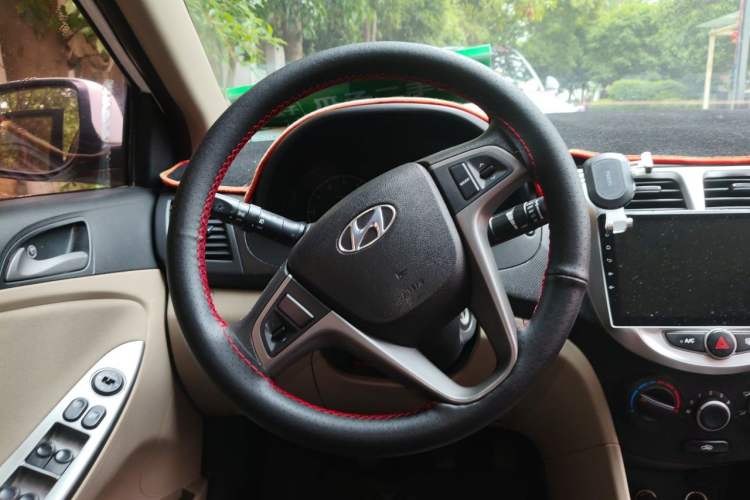 Used Hyundai Verna (older generation) 2014 1.4L Manual Smart GLS Trim Steering Wheel