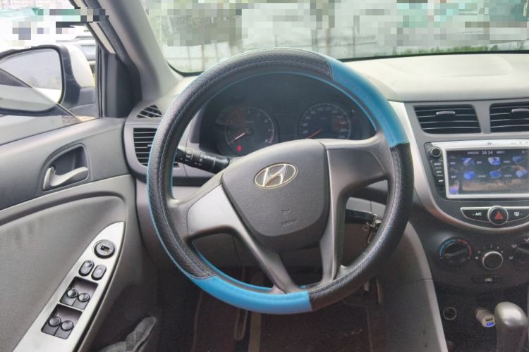 Used Hyundai Verna (older generation) 2014 1.4L Automatic Smart GLS Steering Wheel
