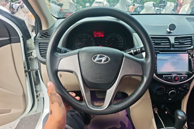 Used Hyundai Verna (older generation) 2014 1.4L Automatic Smart GLS Steering Wheel