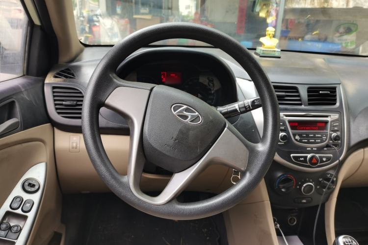 Used Hyundai Verna (older generation) 2014 1.4L Manual Smart GLS Trim Steering Wheel