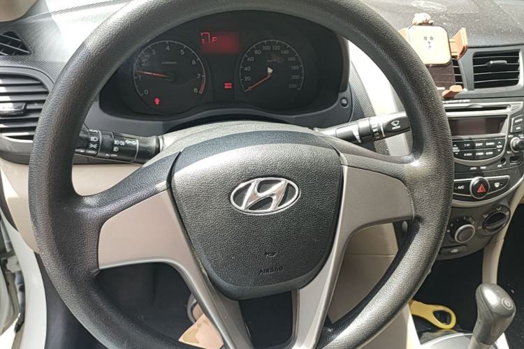 Used Hyundai Verna (older generation) 2014 1.4L Automatic Smart GLS Steering Wheel
