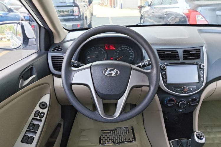 Used Hyundai Verna (older generation) 2014 1.4L Manual Smart GLS Trim Steering Wheel