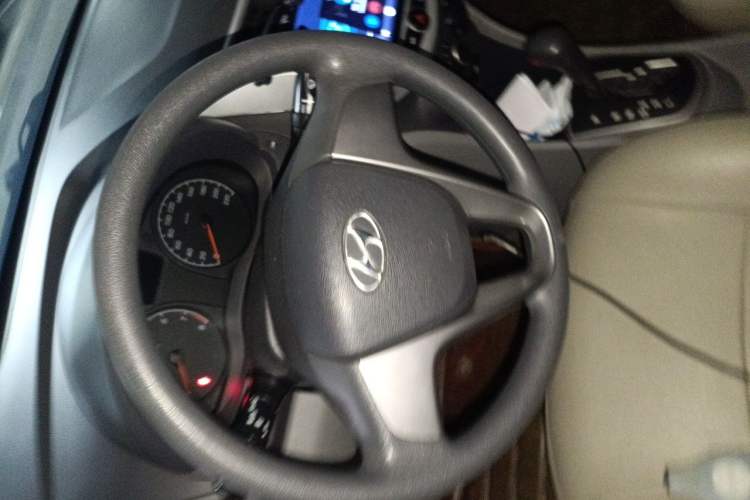Used Hyundai Verna (older generation) 2014 1.4L Automatic Smart GLS Steering Wheel