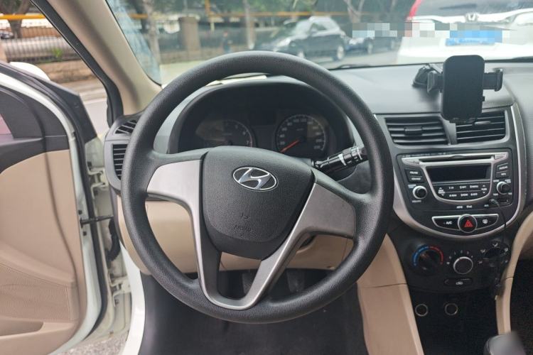 Used Hyundai Verna (older generation) 2014 1.4L Manual Smart GLS Trim Steering Wheel