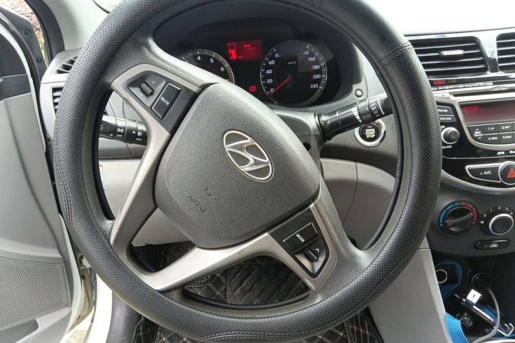 Used Hyundai Verna (older generation) 2014 1.4L Manual Top-Tier Model TOP Steering Wheel