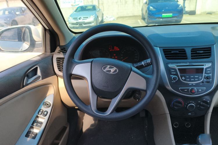 Used Hyundai Verna (older generation) 2014 1.4L Manual Smart GLS Trim Steering Wheel
