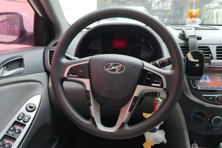 Used Hyundai Verna (older generation) 2014 1.4L Automatic Smart GLS Steering Wheel