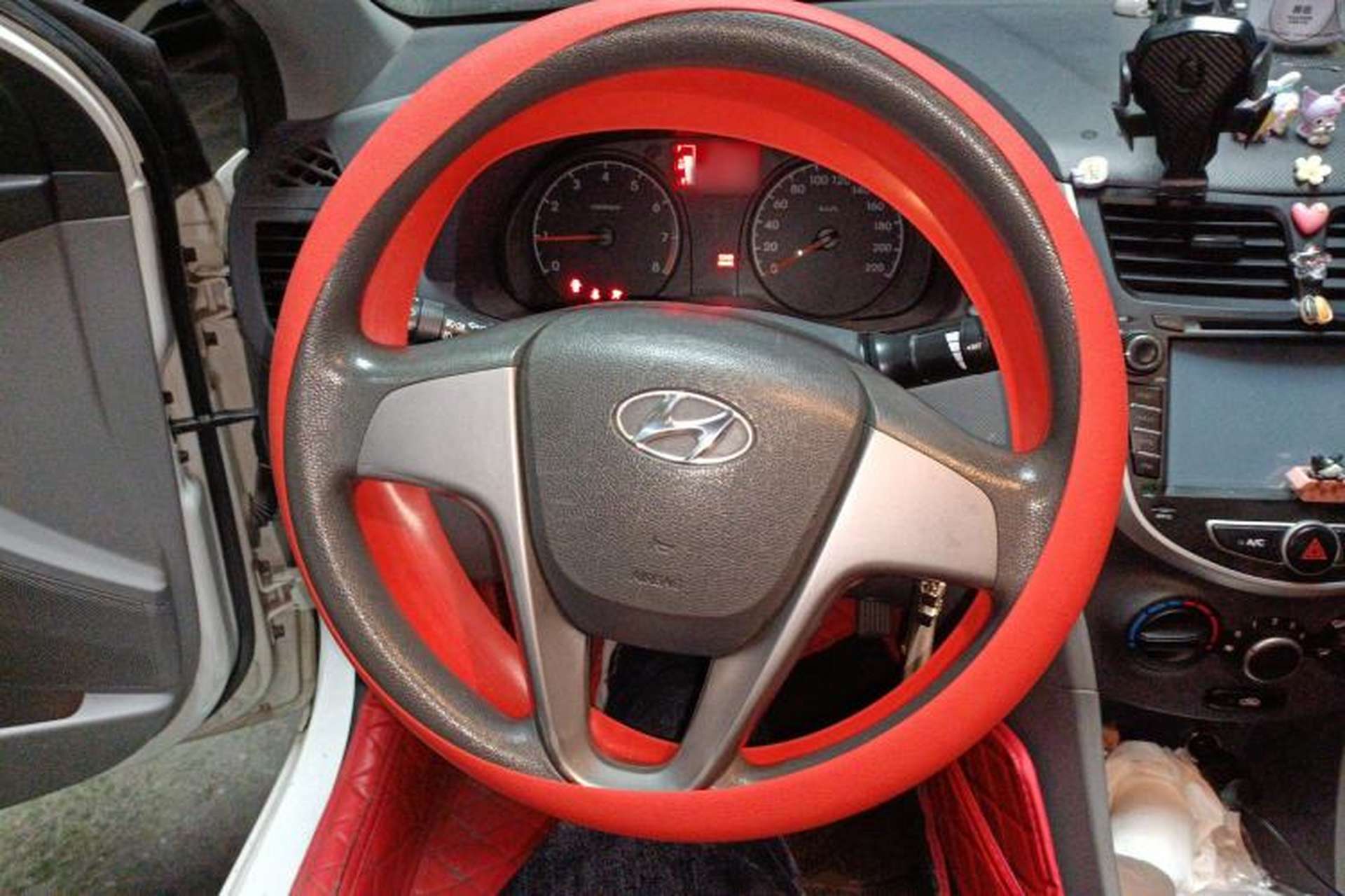Used Hyundai Verna (older generation) 2014 1.4L Manual Smart GLS Trim Steering Wheel