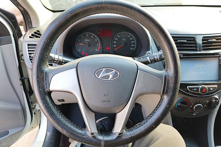 Used Hyundai Verna (older generation) 2014 1.4L Manual Smart GLS Trim Steering Wheel