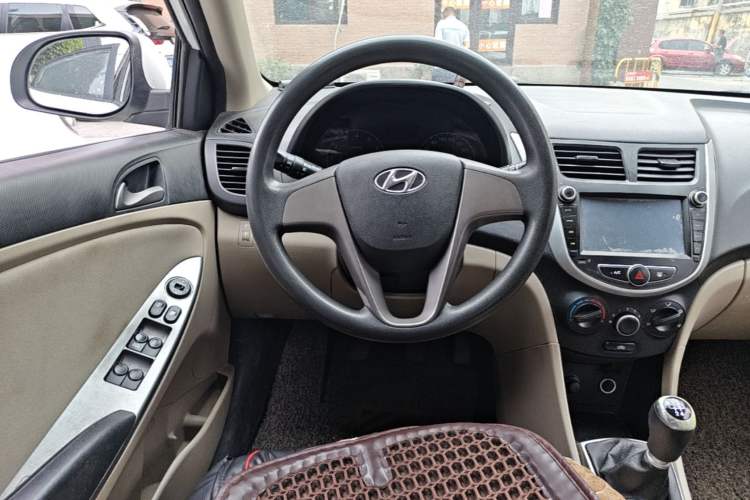 Used Hyundai Verna (older generation) 2014 1.4L Manual Smart GLS Trim Steering Wheel