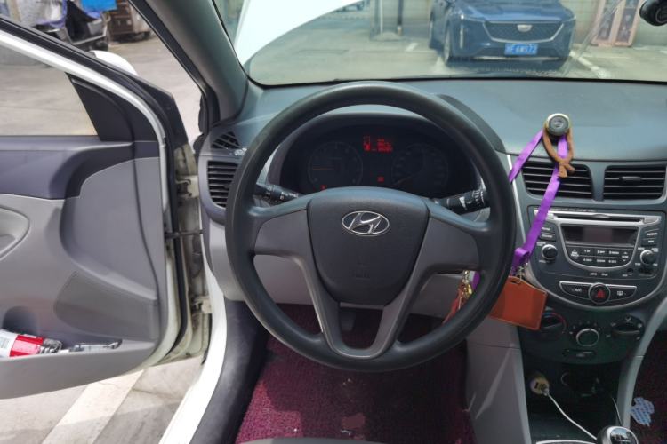 Used Hyundai Verna (older generation) 2014 1.4L Manual Smart GLS Trim Steering Wheel