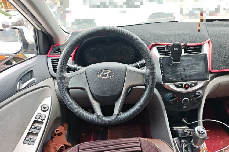 Used Hyundai Verna (older generation) 2014 1.4L Manual Smart GLS Trim Steering Wheel