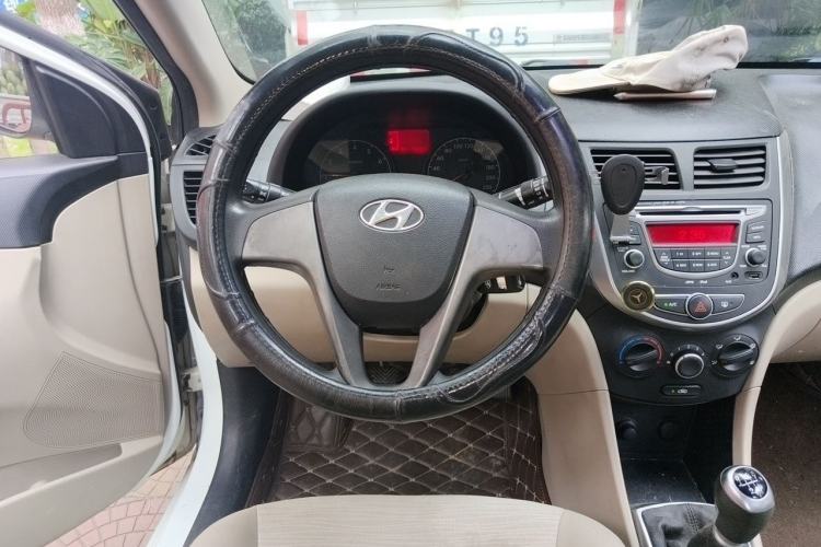 Used Hyundai Verna (older generation) 2014 1.4L Manual Smart GLS Trim Steering Wheel