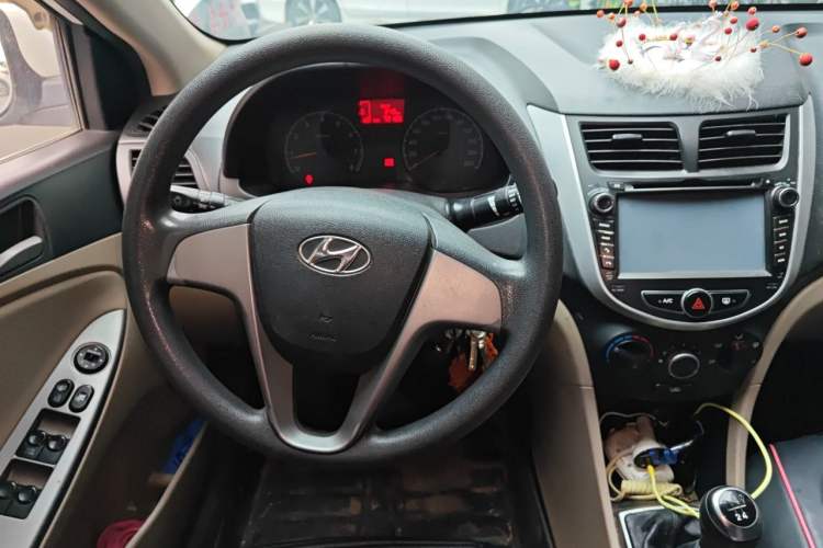 Used Hyundai Verna (older generation) 2014 1.4L Manual Smart GLS Trim Steering Wheel