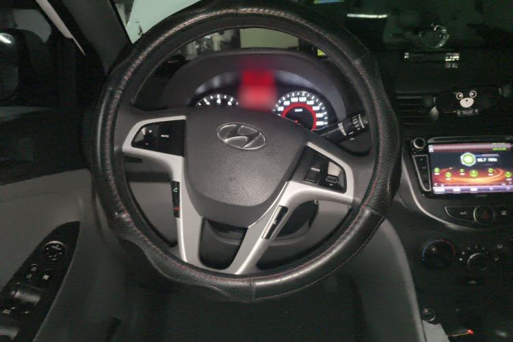 Used Hyundai Verna (older generation) 2014 1.4L Automatic Leading-Edge GLX Steering Wheel