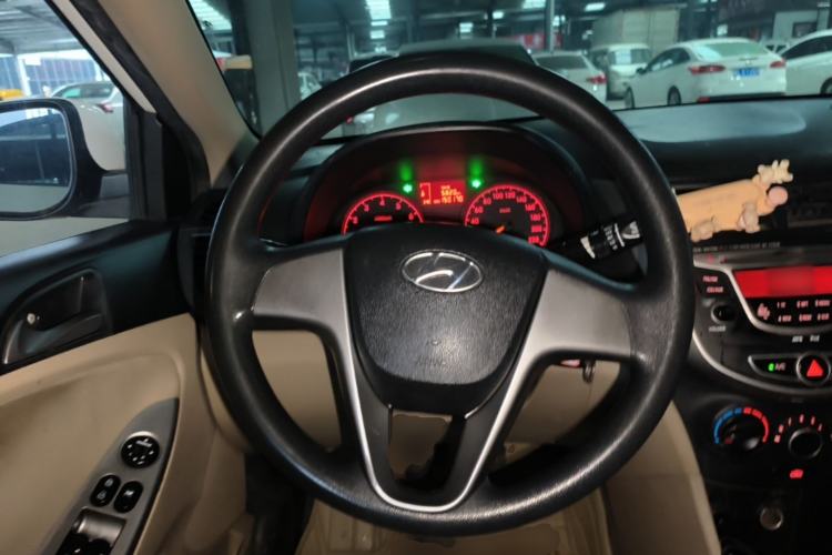 Used Hyundai Verna (older generation) 2014 1.4L Manual Smart GLS Trim Steering Wheel