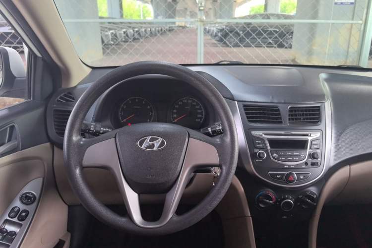Used Hyundai Verna (older generation) 2014 1.4L Manual Smart GLS Trim Steering Wheel