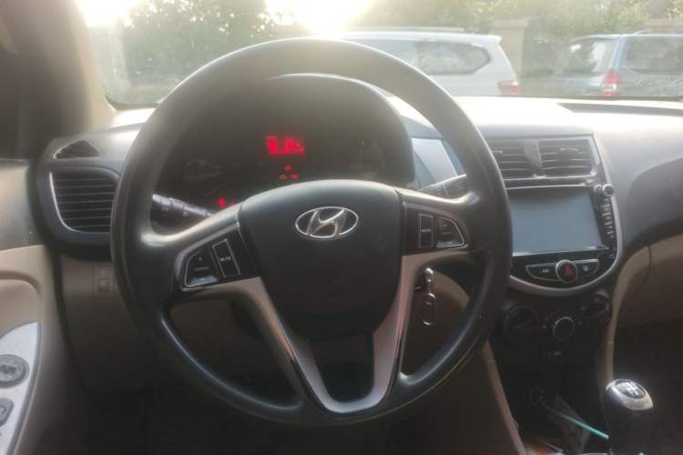 Used Hyundai Verna (older generation) 2014 1.4L Manual Smart GLS Trim Steering Wheel