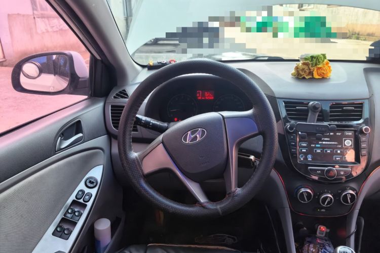 Used Hyundai Verna (older generation) 2014 1.4L Manual Smart GLS Trim Steering Wheel