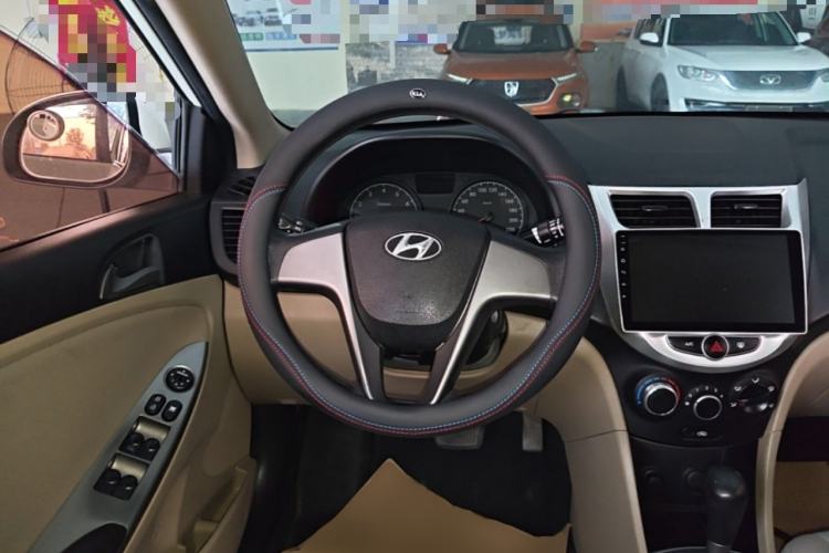 Used Hyundai Verna (older generation) 2014 1.4L Automatic Smart GLS Steering Wheel