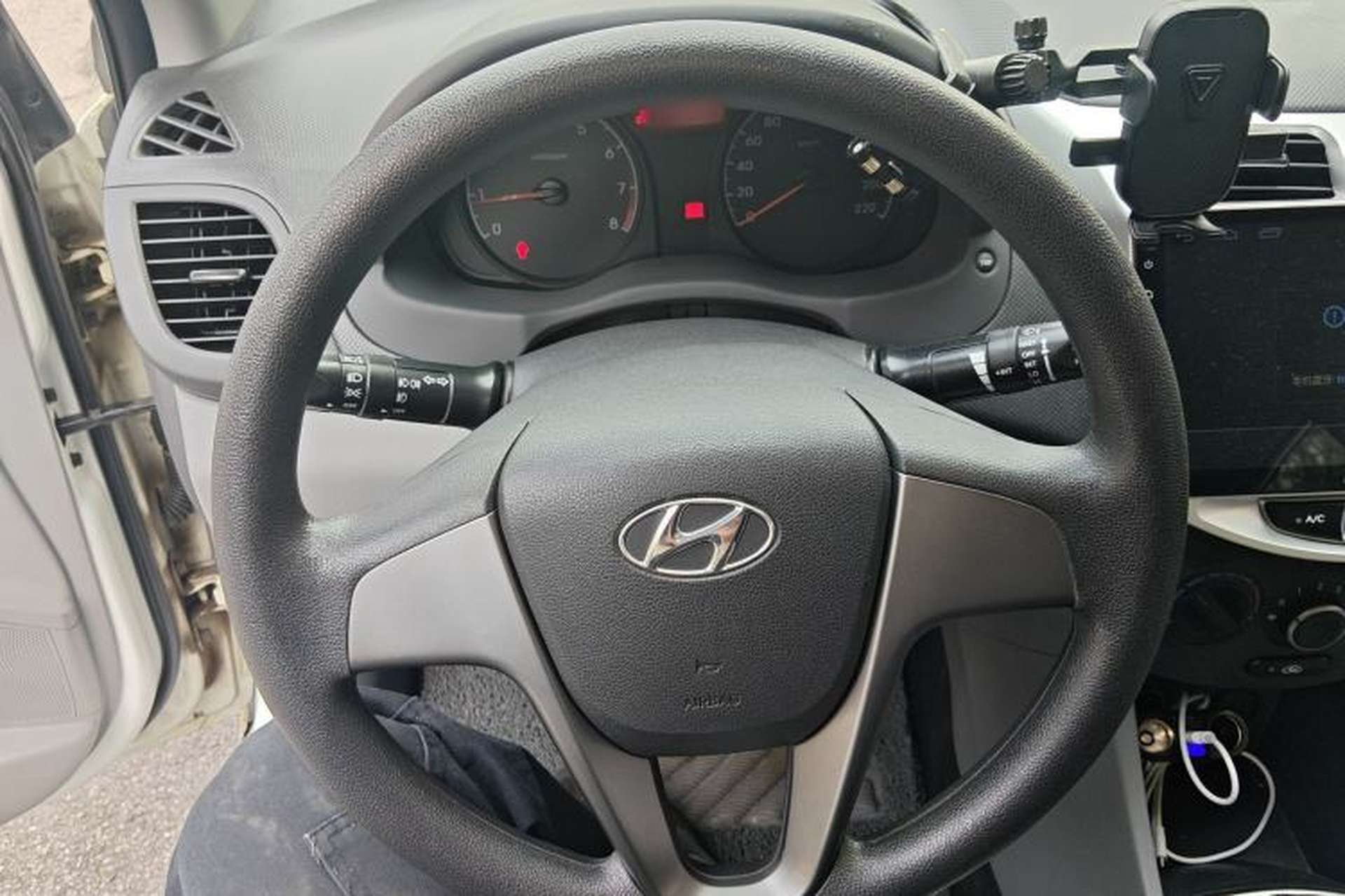 Used Hyundai Verna (older generation) 2014 1.4L Manual Smart GLS Trim Steering Wheel