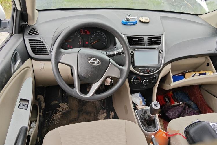 Used Hyundai Verna (older generation) 2014 1.4L Manual Fashion GS Model Steering Wheel