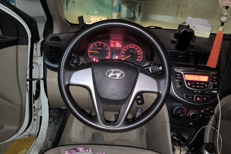 Used Hyundai Verna (older generation) 2014 1.4L Manual Smart GLS Trim Steering Wheel