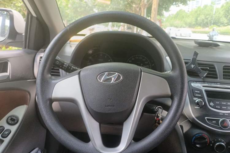 Used Hyundai Verna (older generation) 2014 1.4L Manual Smart GLS Trim Steering Wheel