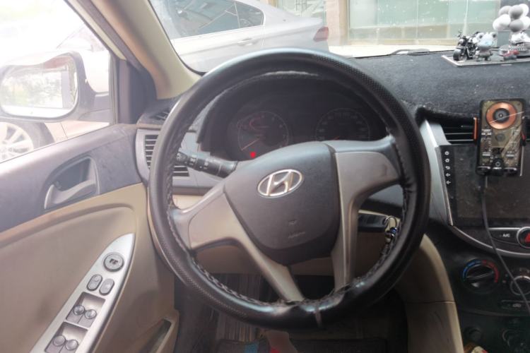 Used Hyundai Verna (older generation) 2014 1.4L Manual Smart GLS Trim Steering Wheel