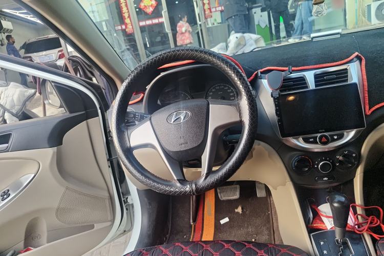 Used Hyundai Verna (older generation) 2014 1.4L Automatic Smart GLS Steering Wheel