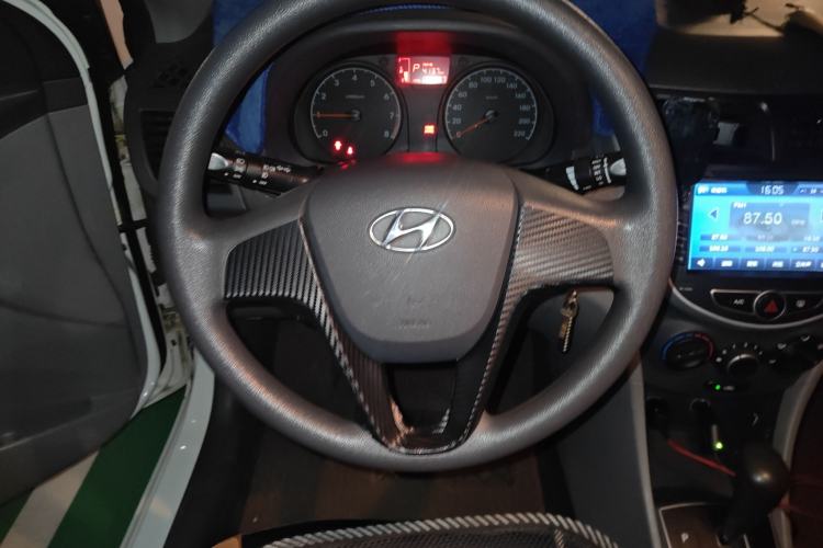 Used Hyundai Verna (older generation) 2014 1.4L Automatic Smart GLS Steering Wheel