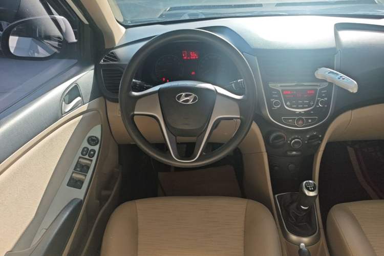 Used Hyundai Verna (older generation) 2014 1.4L Manual Smart GLS Trim Steering Wheel